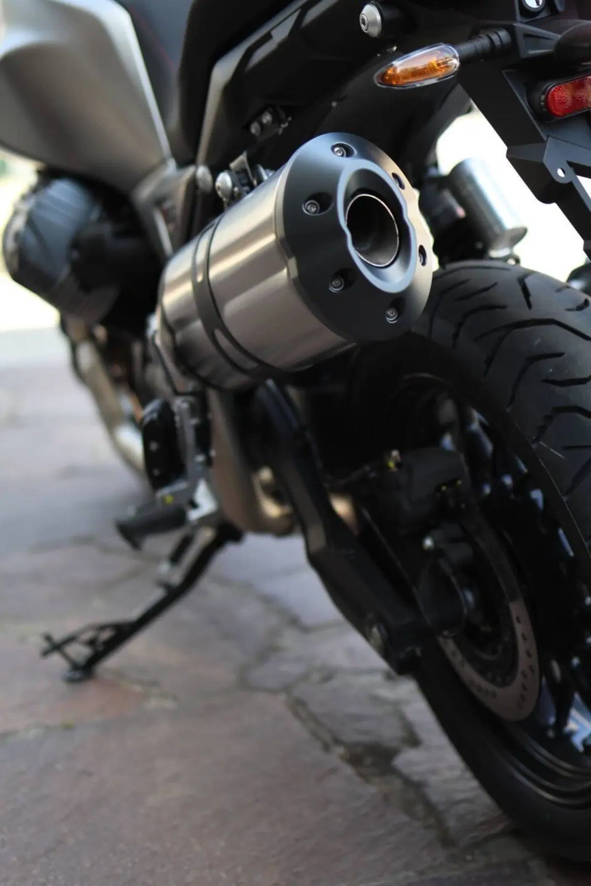 Moto Guzzi V85 Strada (2024 - 26) (7)