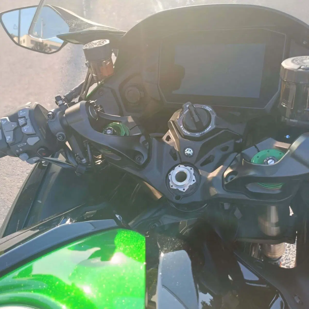 Kawasaki Ninja H2 SX SE (2022) (3)