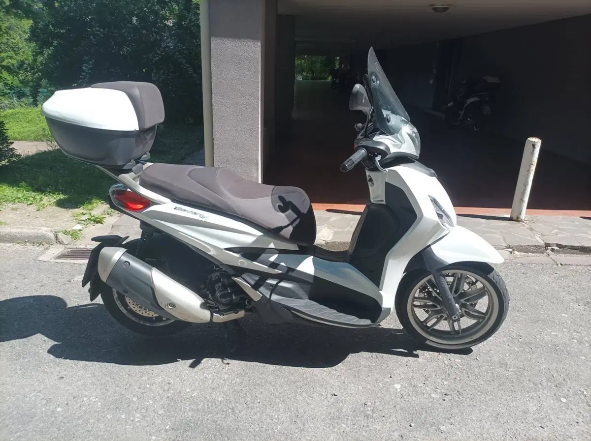 Piaggio Beverly 300 ABS-ASR (2021 - 25) (2)