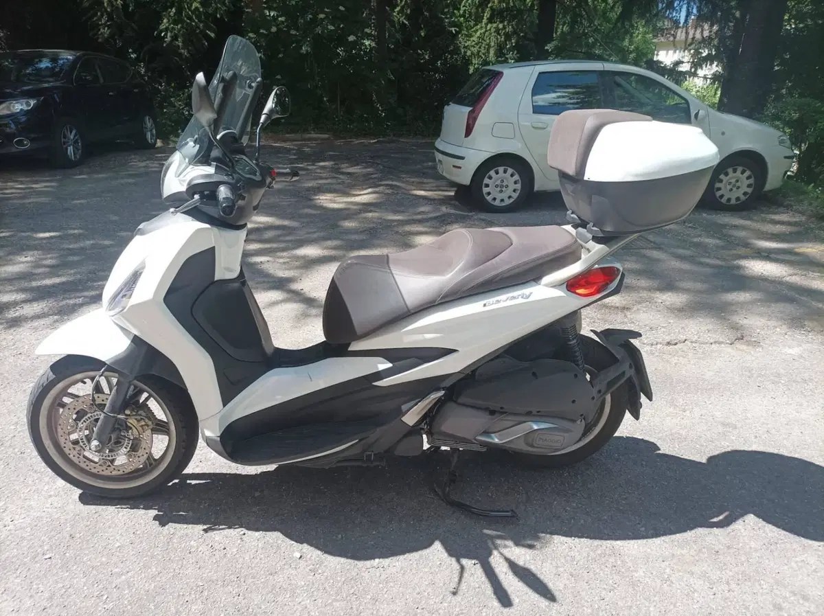 Piaggio Beverly 300 ABS-ASR (2021 - 25) (3)