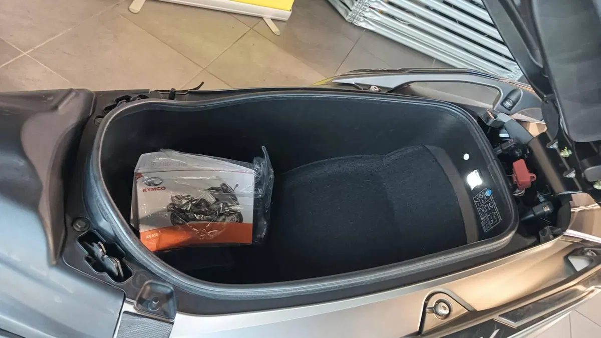 Kymco AK 550 ETS (2021 - 26) (9)