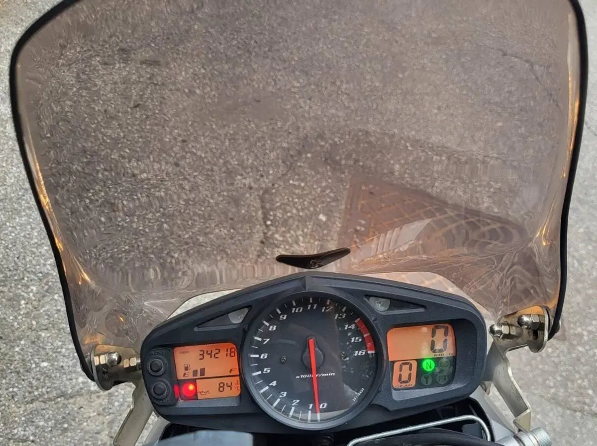 Suzuki GSR 600 (2006 - 11) (8)