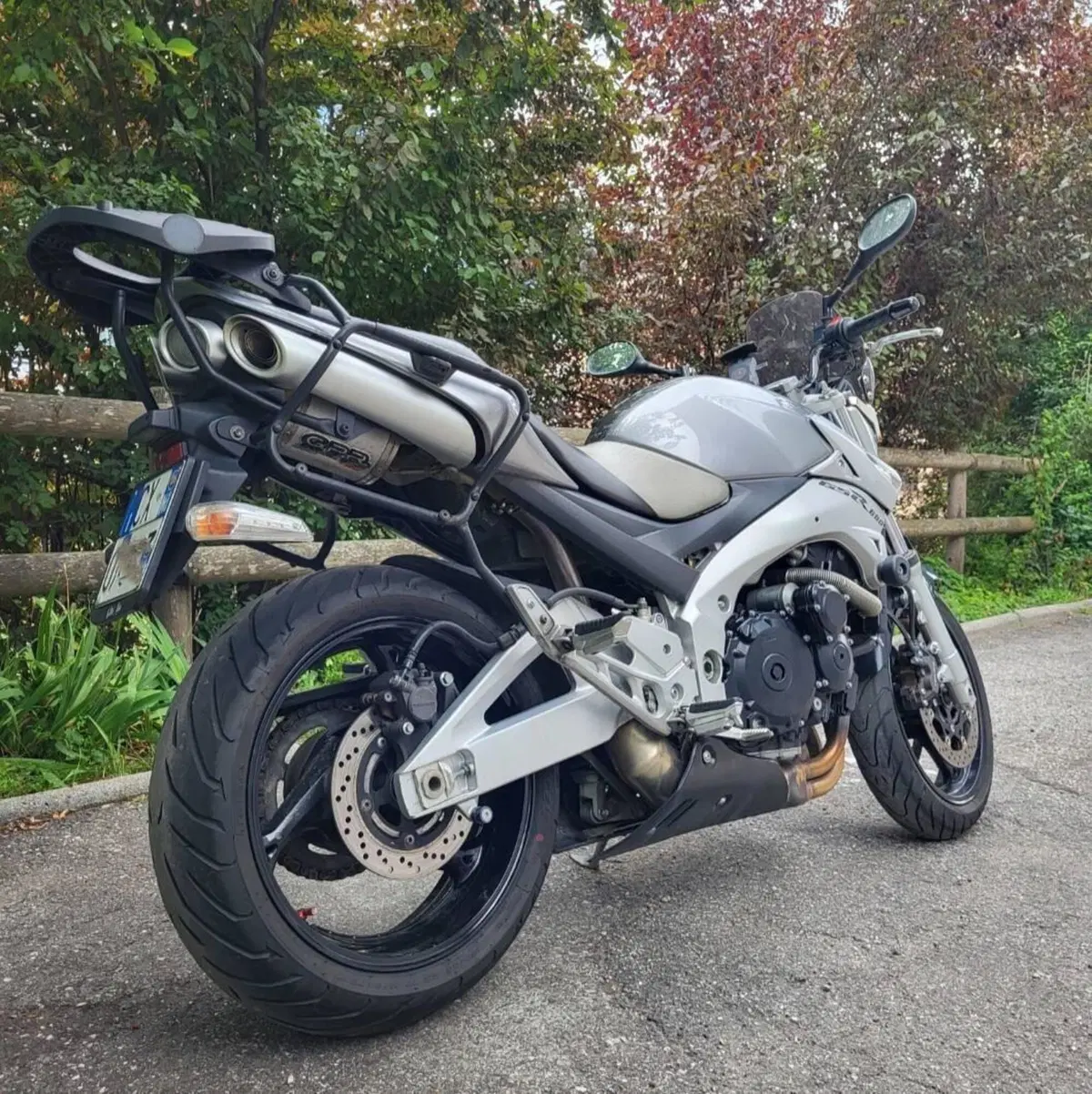 Suzuki GSR 600 (2006 - 11) (2)