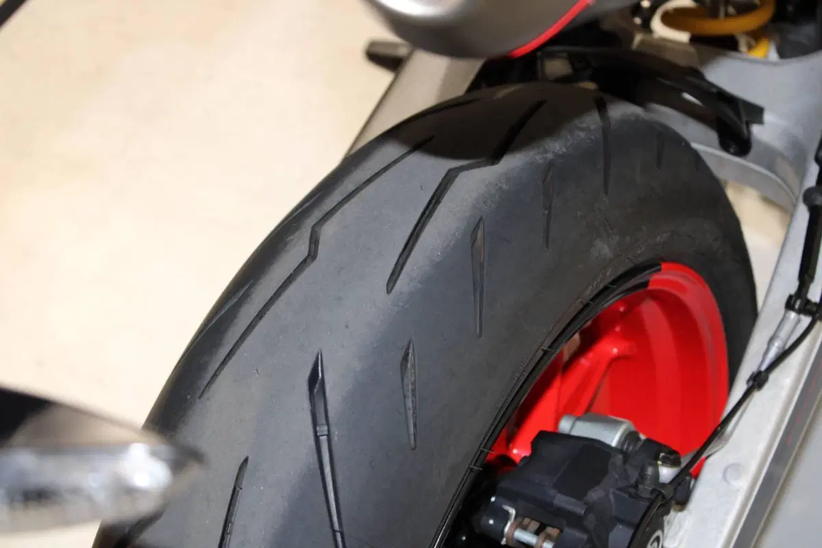 Ducati Hypermotard 698 Mono RVE (2024 - 26) (8)
