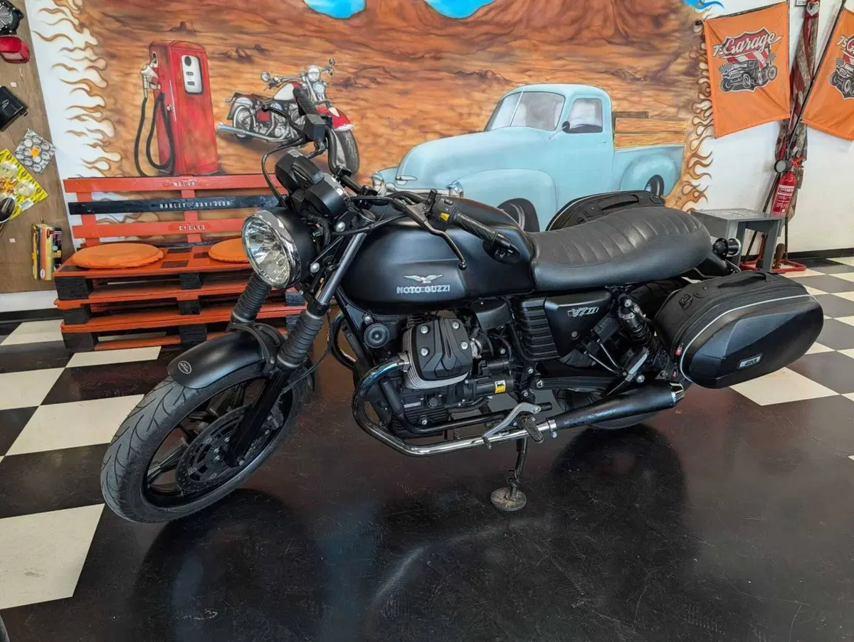 Moto Guzzi V7 II Stone (2015 - 17) (3)