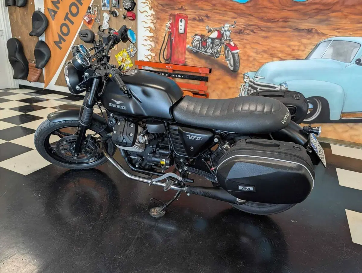 Moto Guzzi V7 II Stone (2015 - 17) (5)