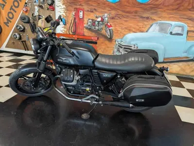 Moto Guzzi V7 II Stone (2015 - 17) usata