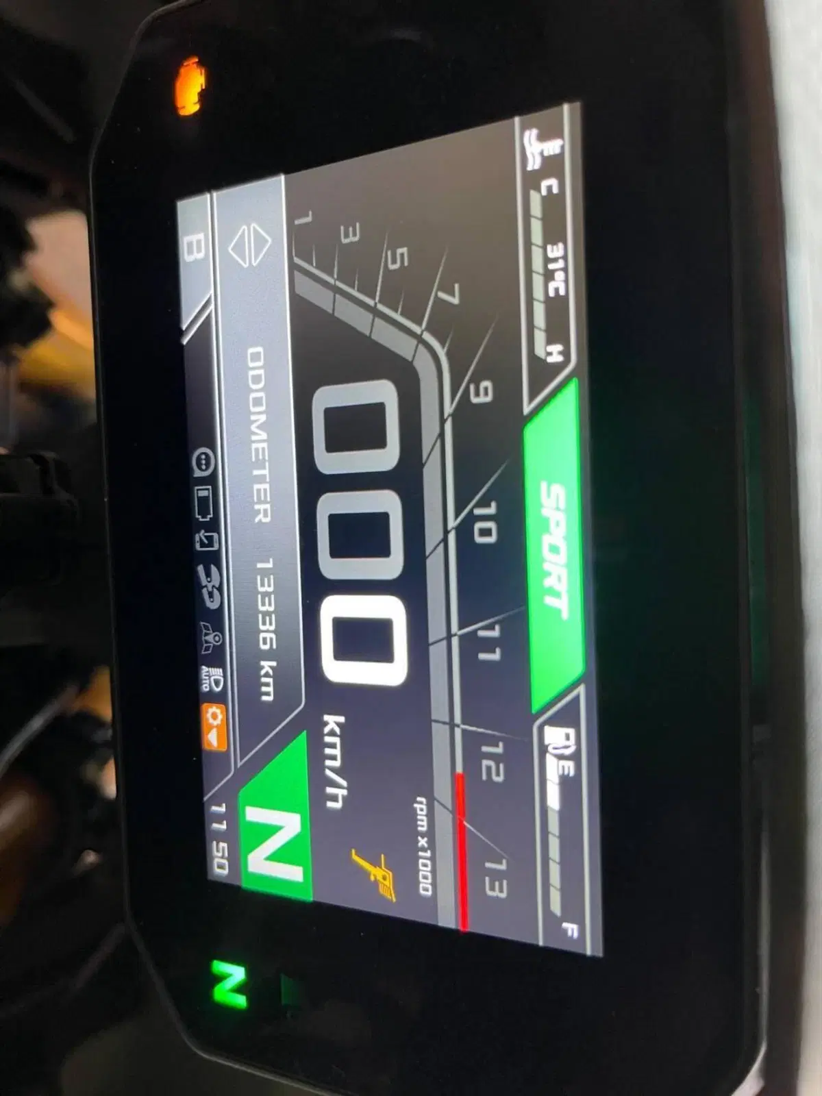 Aprilia Tuono V4 (2021 - 24) (17)