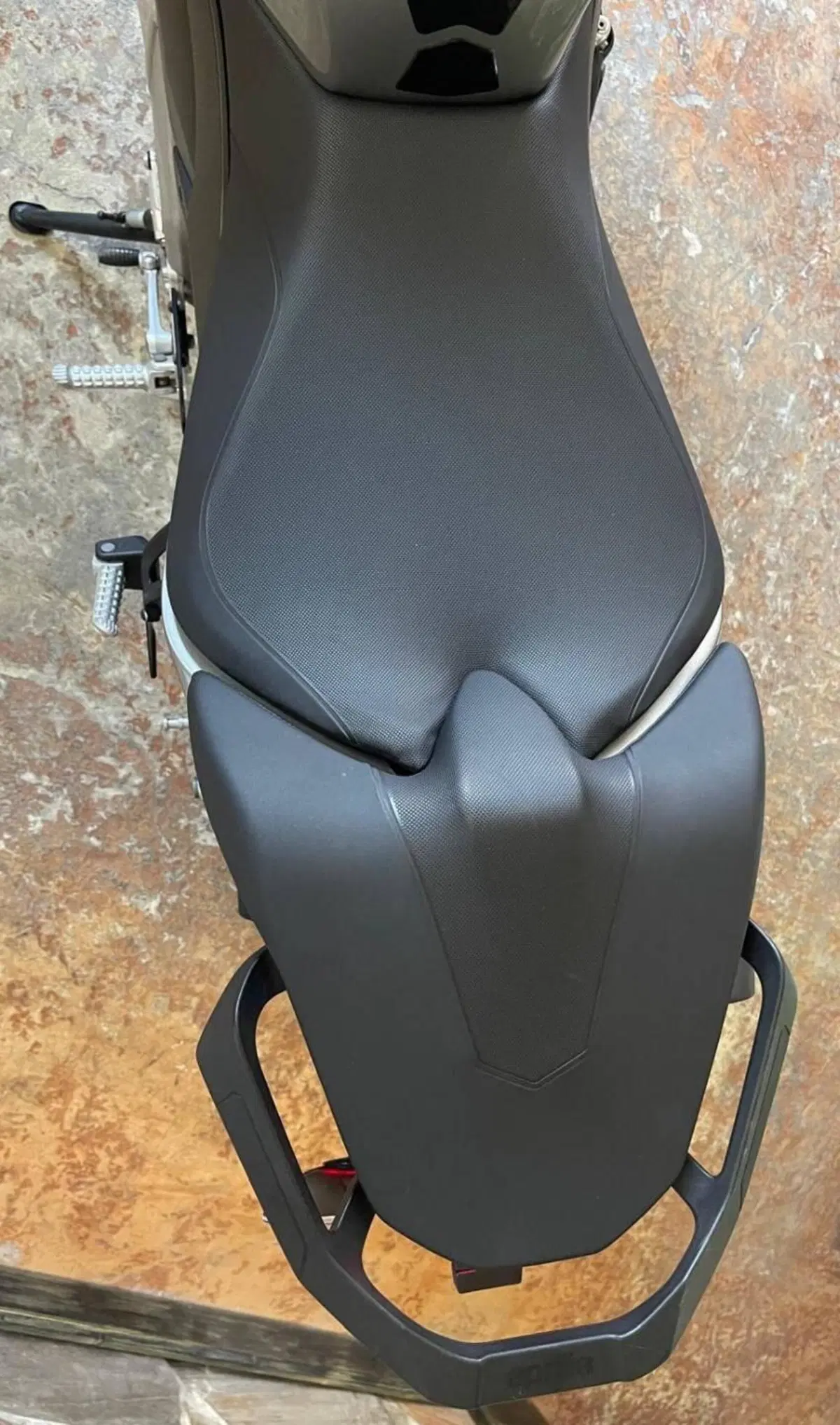 Aprilia Tuono V4 (2021 - 24) (18)