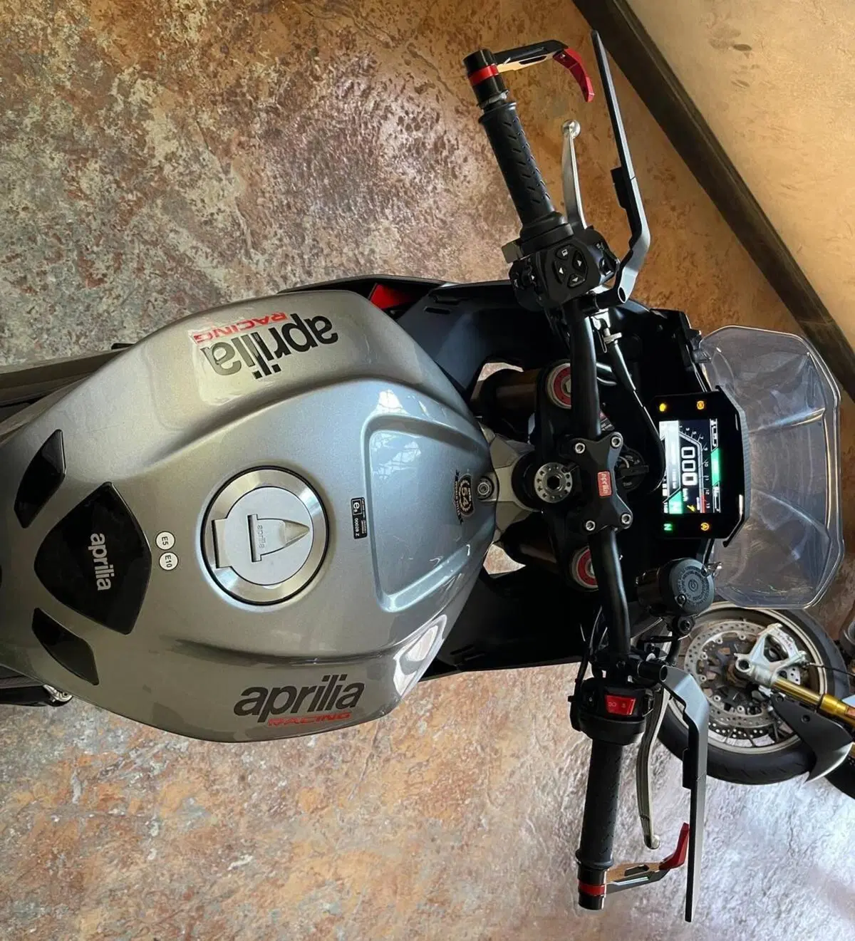 Aprilia Tuono V4 (2021 - 24) (19)
