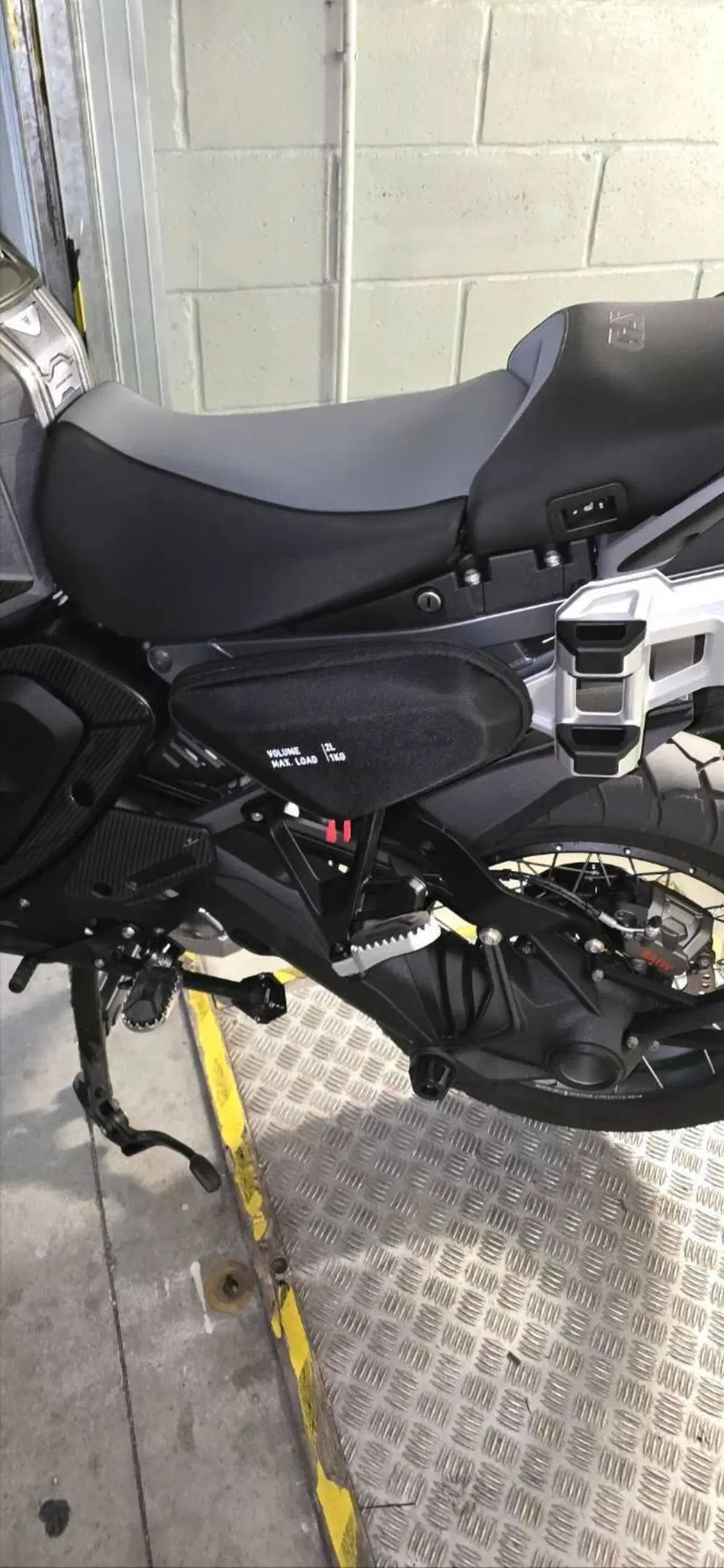Bmw R 1300 GS Adventure Triple Black (2025 - 26) (14)