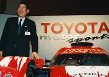 Addio a Hiroshi Okuda, l’uomo che cambiò Toyota: da Prius a RAV4, così conquistò il mondo