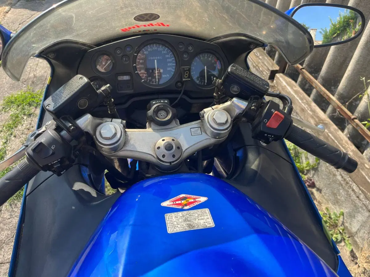 Honda CBR 1100 XX Superblackbird (1999 - 00) (7)