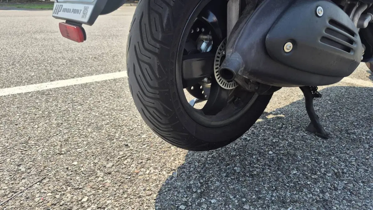 Vespa GTS 300 Hpe (2021 - 22) (9)