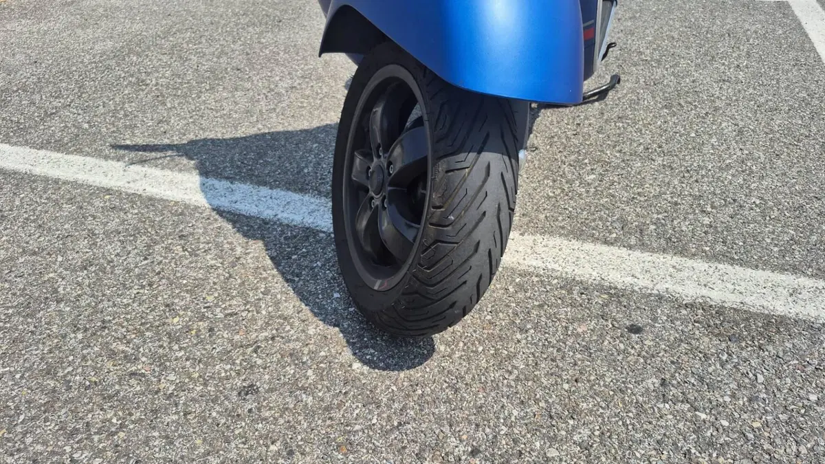 Vespa GTS 300 Hpe (2021 - 22) (10)
