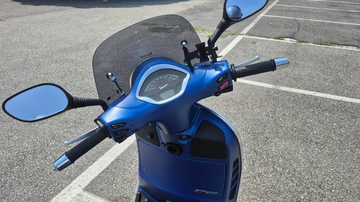 Vespa GTS 300 Hpe (2021 - 22) (11)