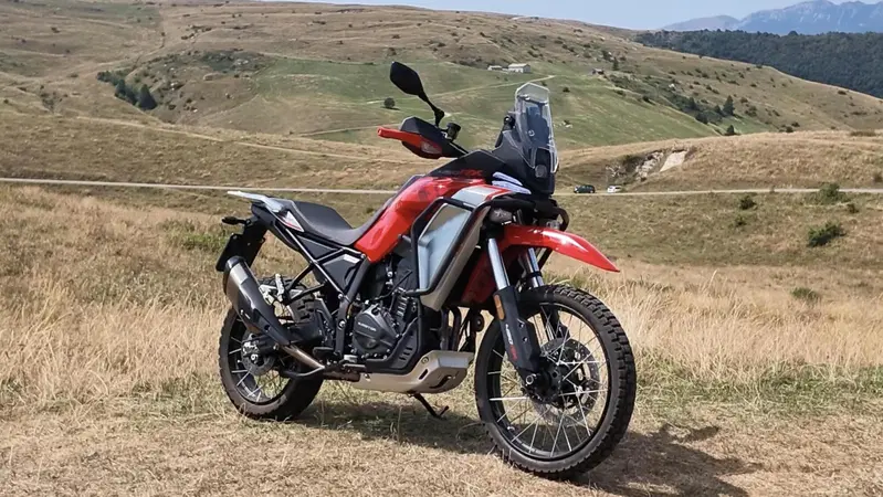 QJ Motor SRT 450 RX: godersi l'offroad con meno di 6000&euro; - il TEST di Moto.it [VIDEO]