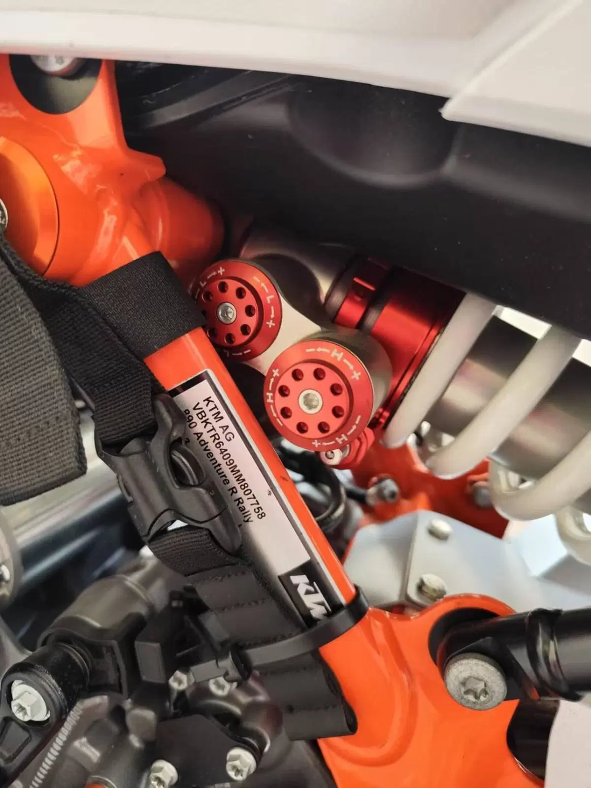 KTM 890 Adventure R Rally (2021) (4)