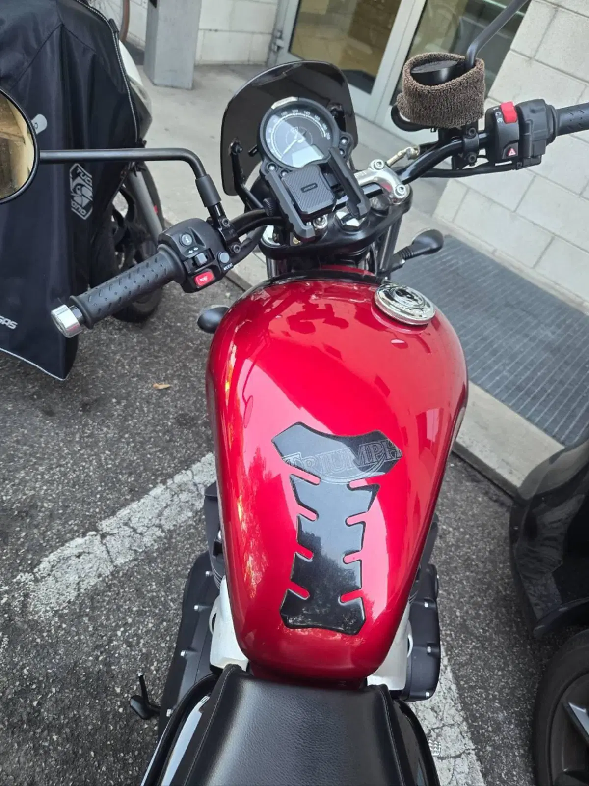 Triumph Speed Twin 900 Stealth Edition (2024) (2)