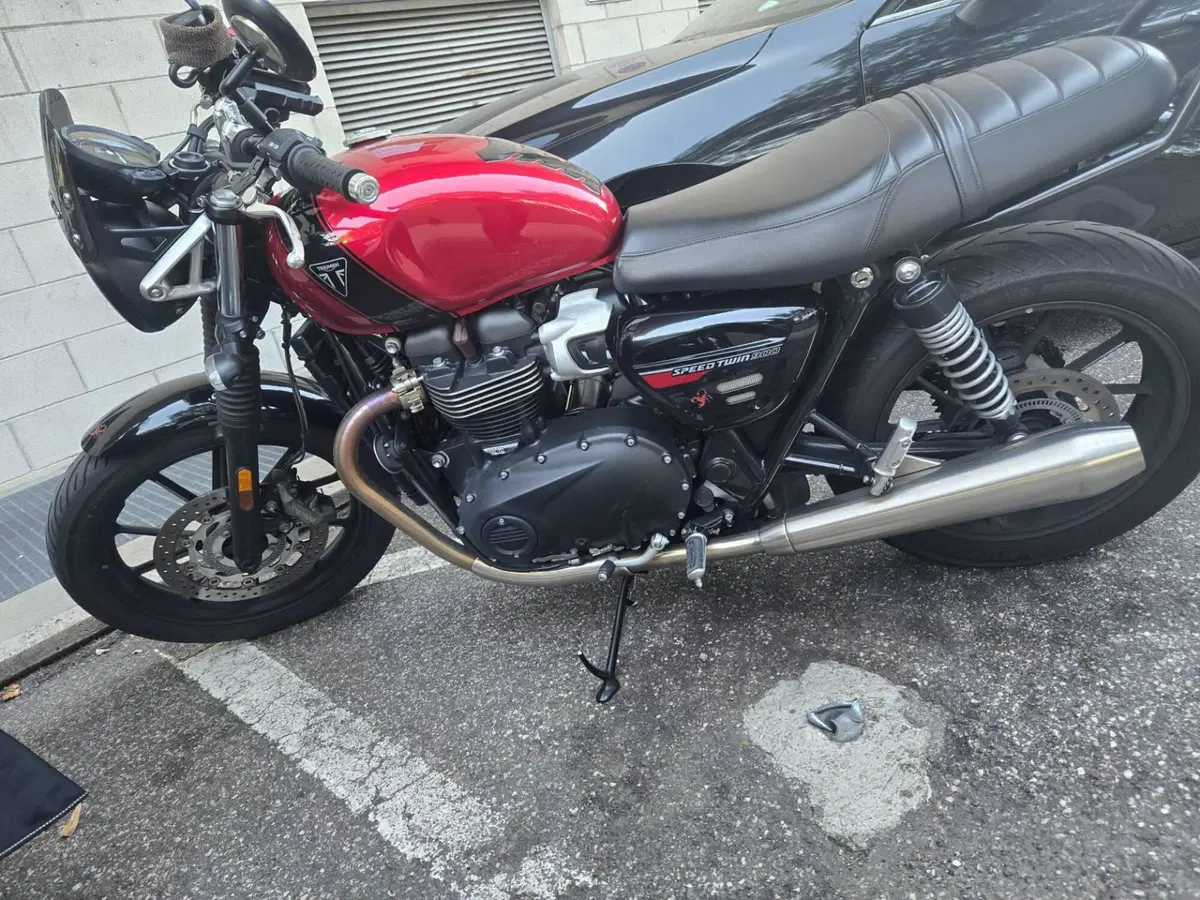 Triumph Speed Twin 900 Stealth Edition (2024) (3)