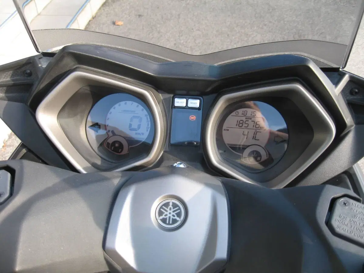 Yamaha X-Max 125 ABS (2017) (4)