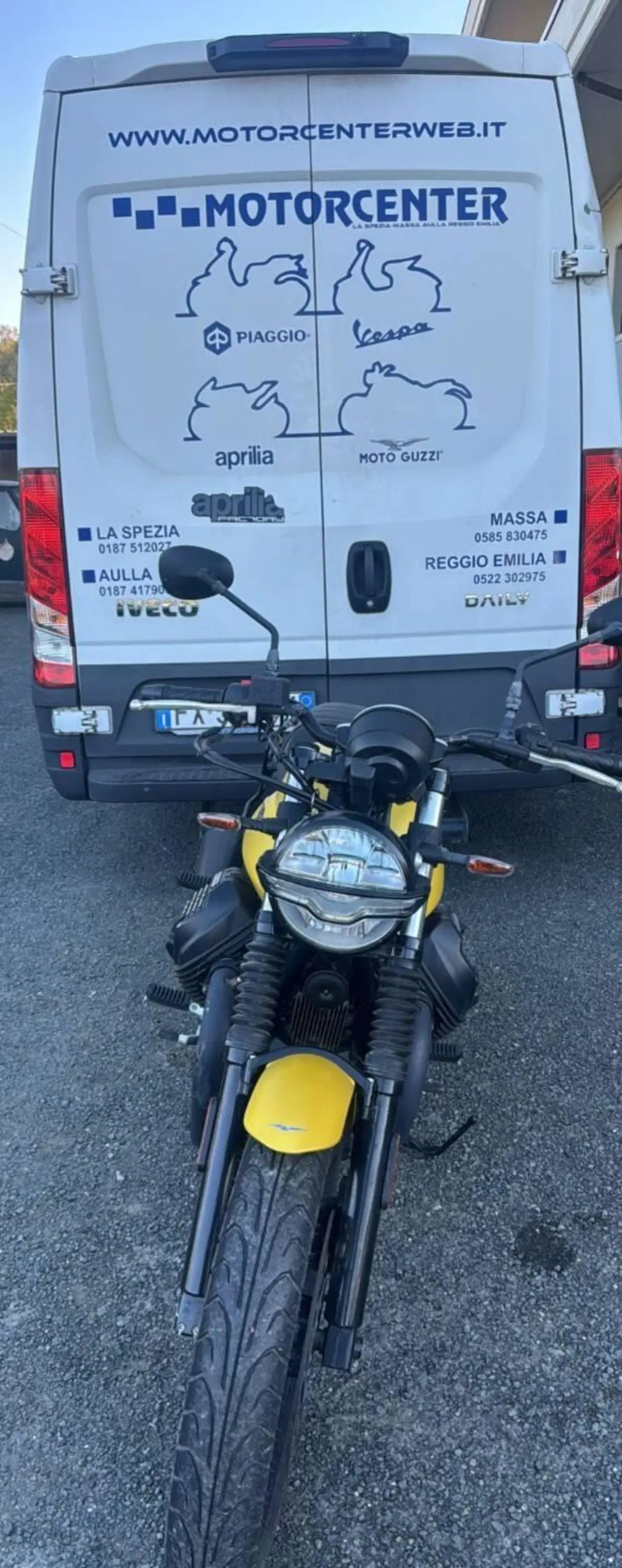 Moto Guzzi V7 Stone (2021 - 24) (2)