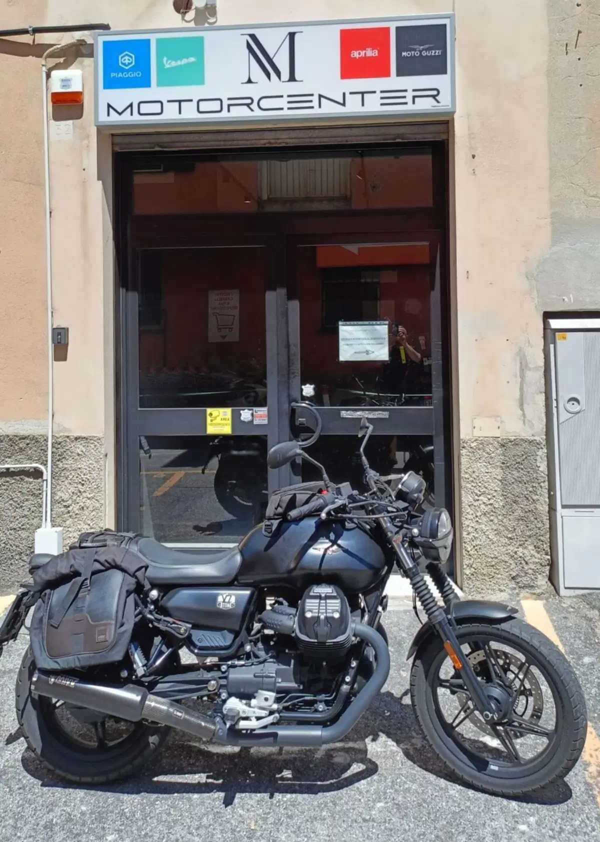Moto Guzzi V7 Stone (2021 - 24)