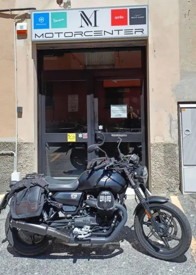 Moto Guzzi V7 Stone (2021 - 24) usata