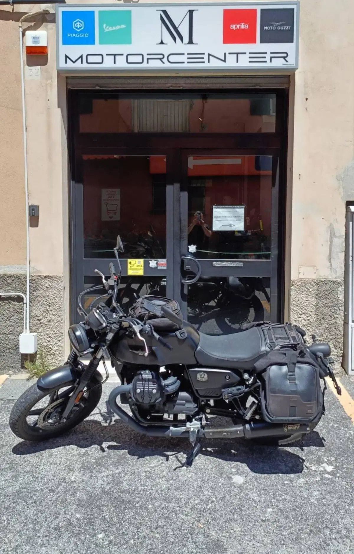 Moto Guzzi V7 Stone (2021 - 24) (3)