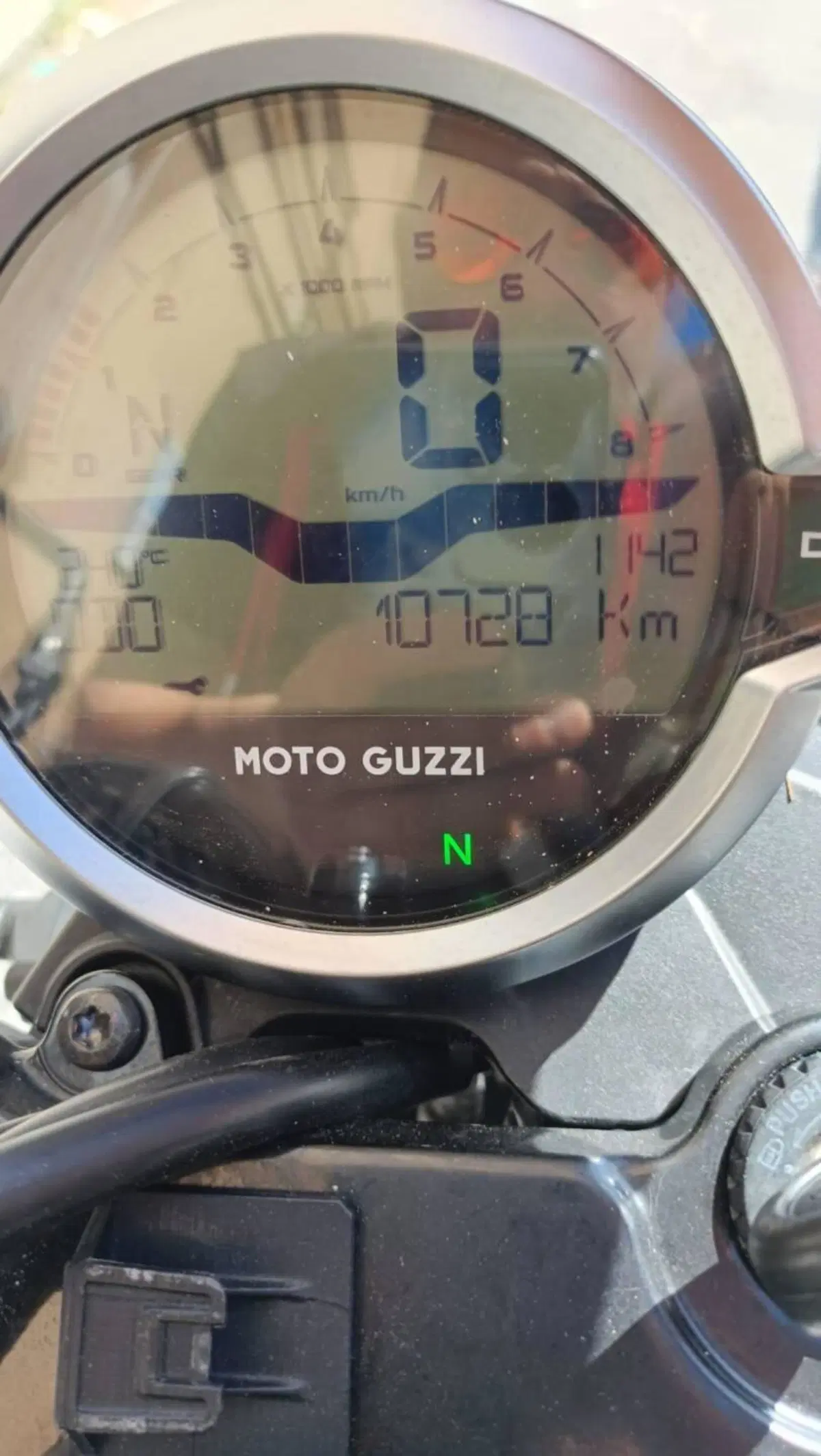 Moto Guzzi V7 Stone (2021 - 24) (4)
