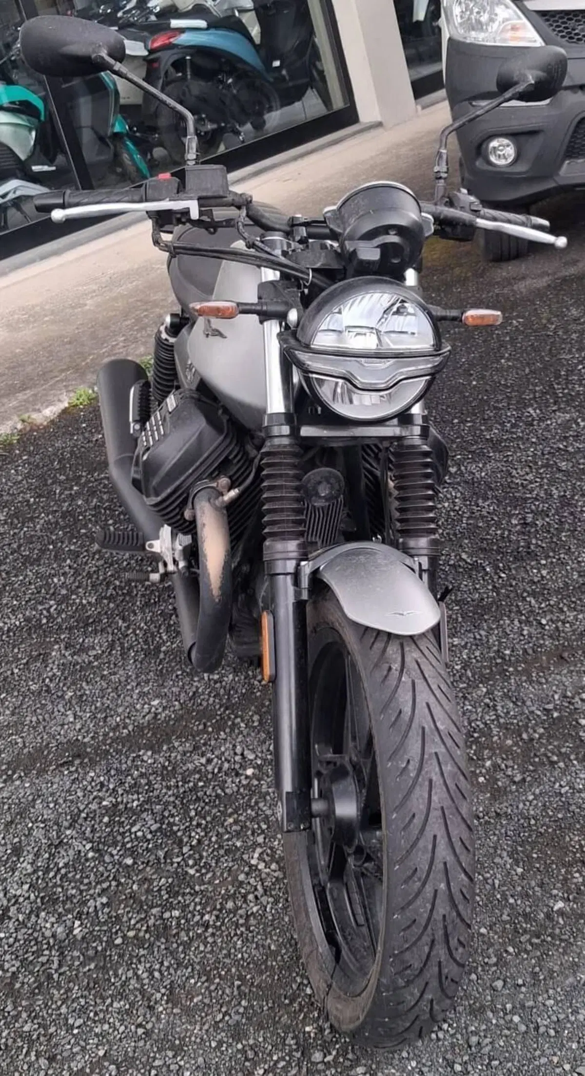 Moto Guzzi V7 Stone (2021 - 24) (2)