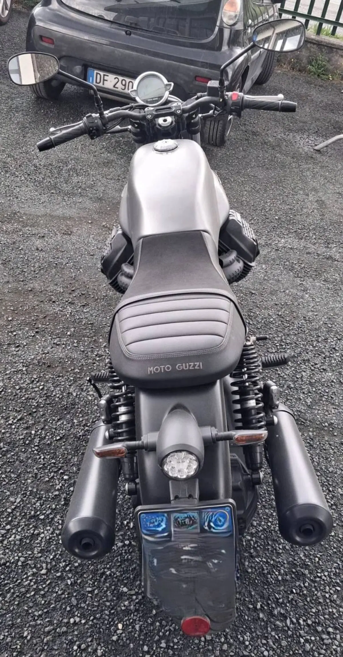 Moto Guzzi V7 Stone (2021 - 24) (4)