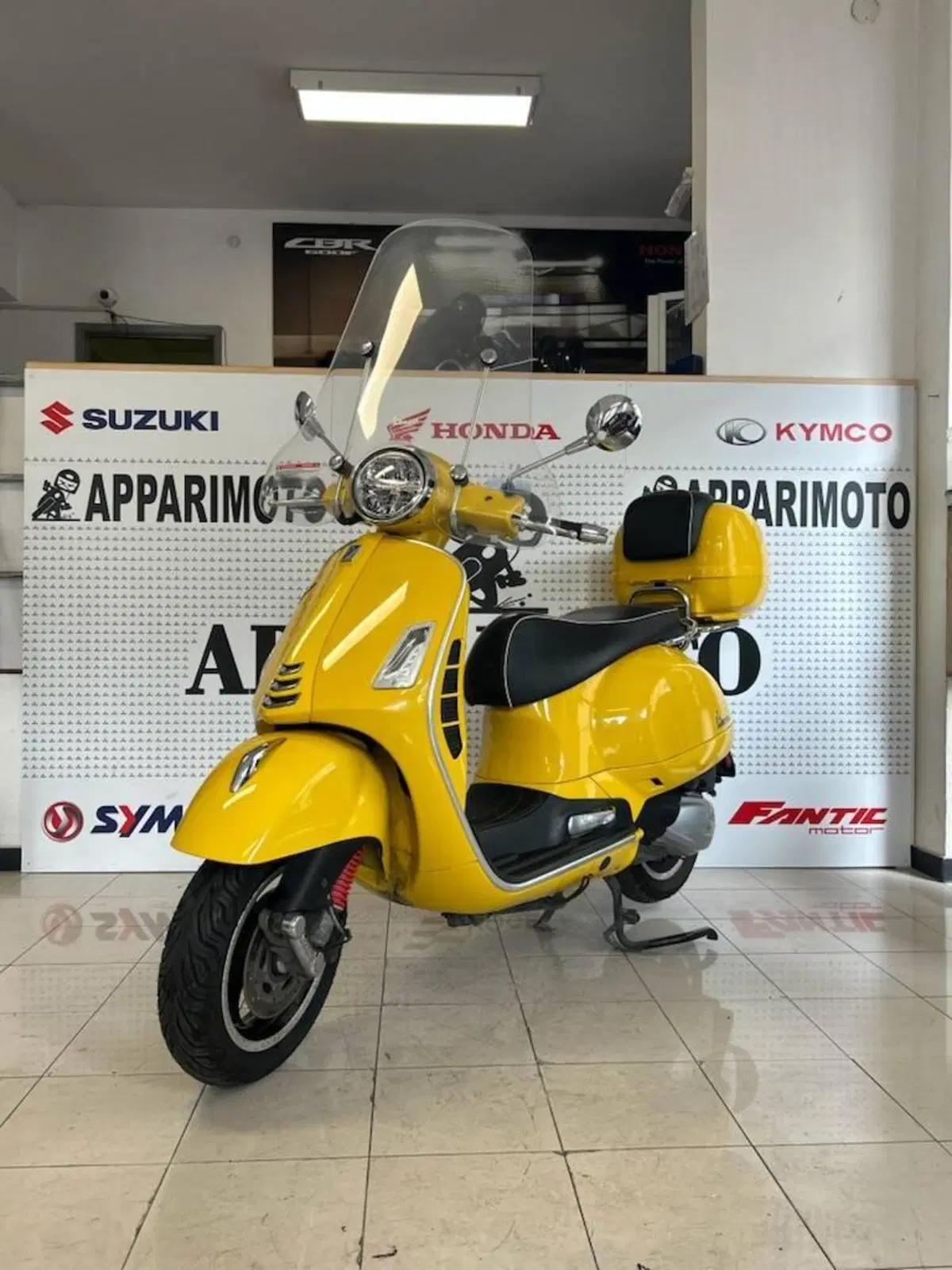 Vespa GTS 300 Super (2023 - 24) (2)