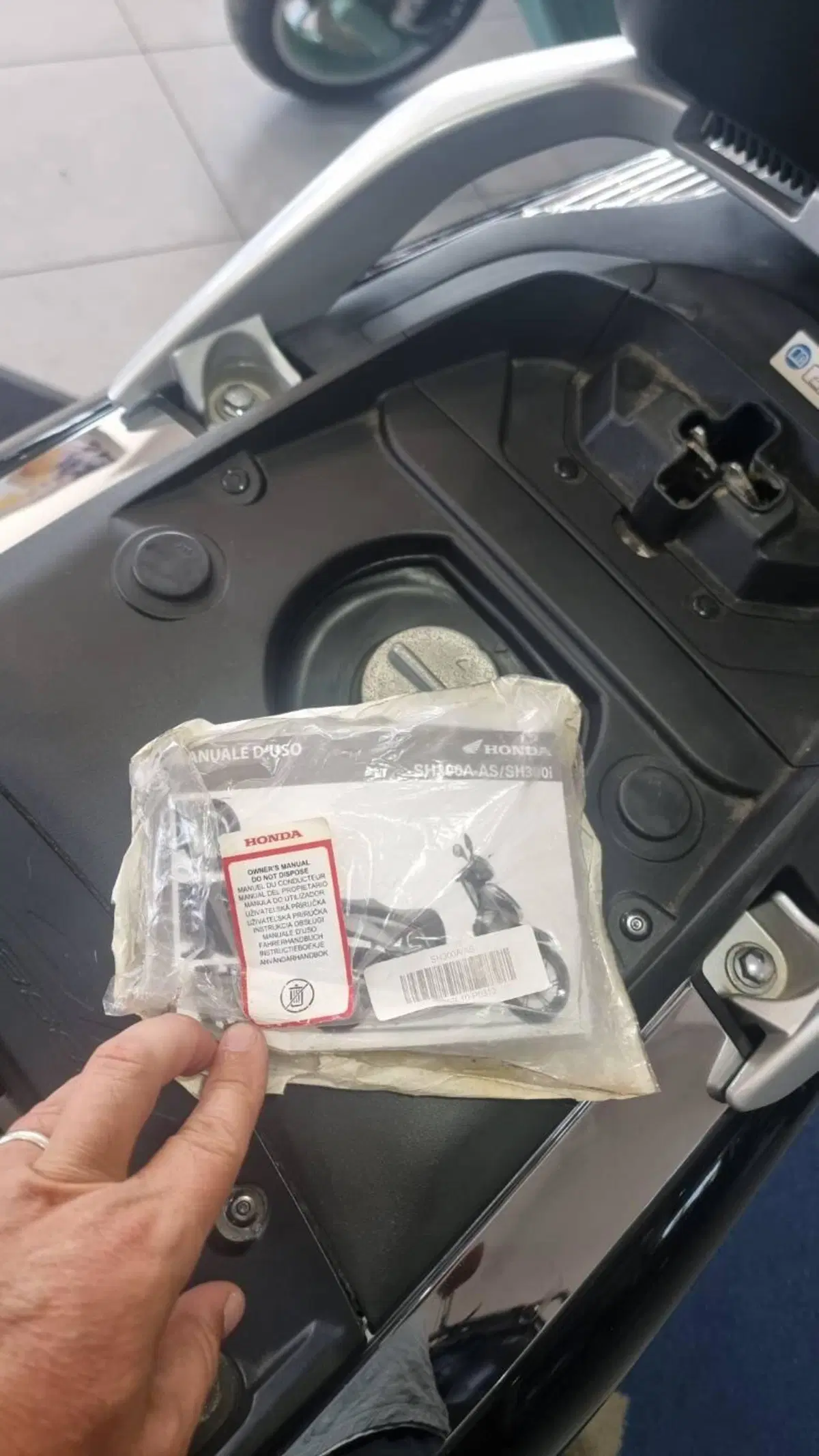 Honda SH 300 i ABS (2016 - 20) (14)