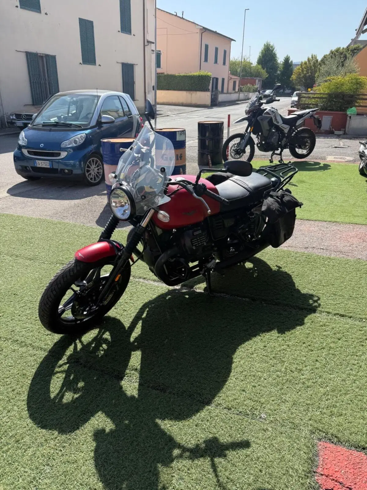 Moto Guzzi V7 III Stone (2017 - 20) (2)