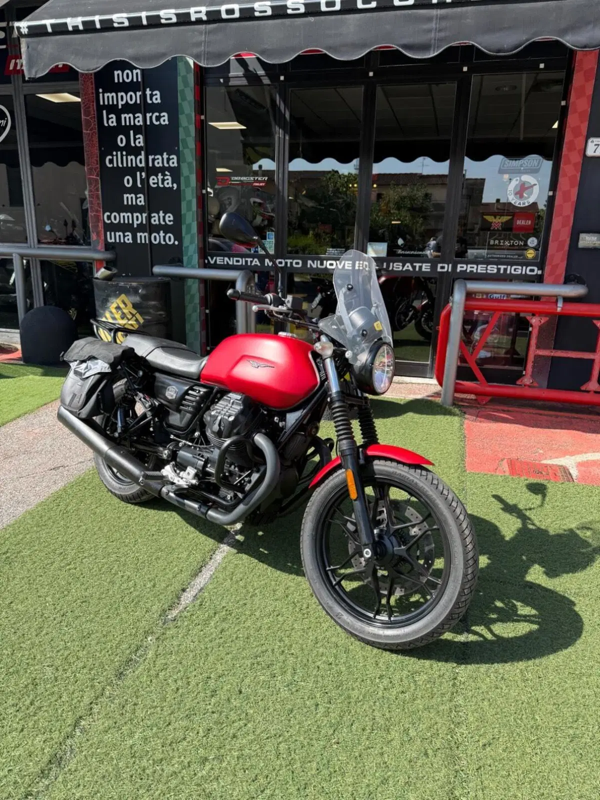 Moto Guzzi V7 III Stone (2017 - 20) (3)