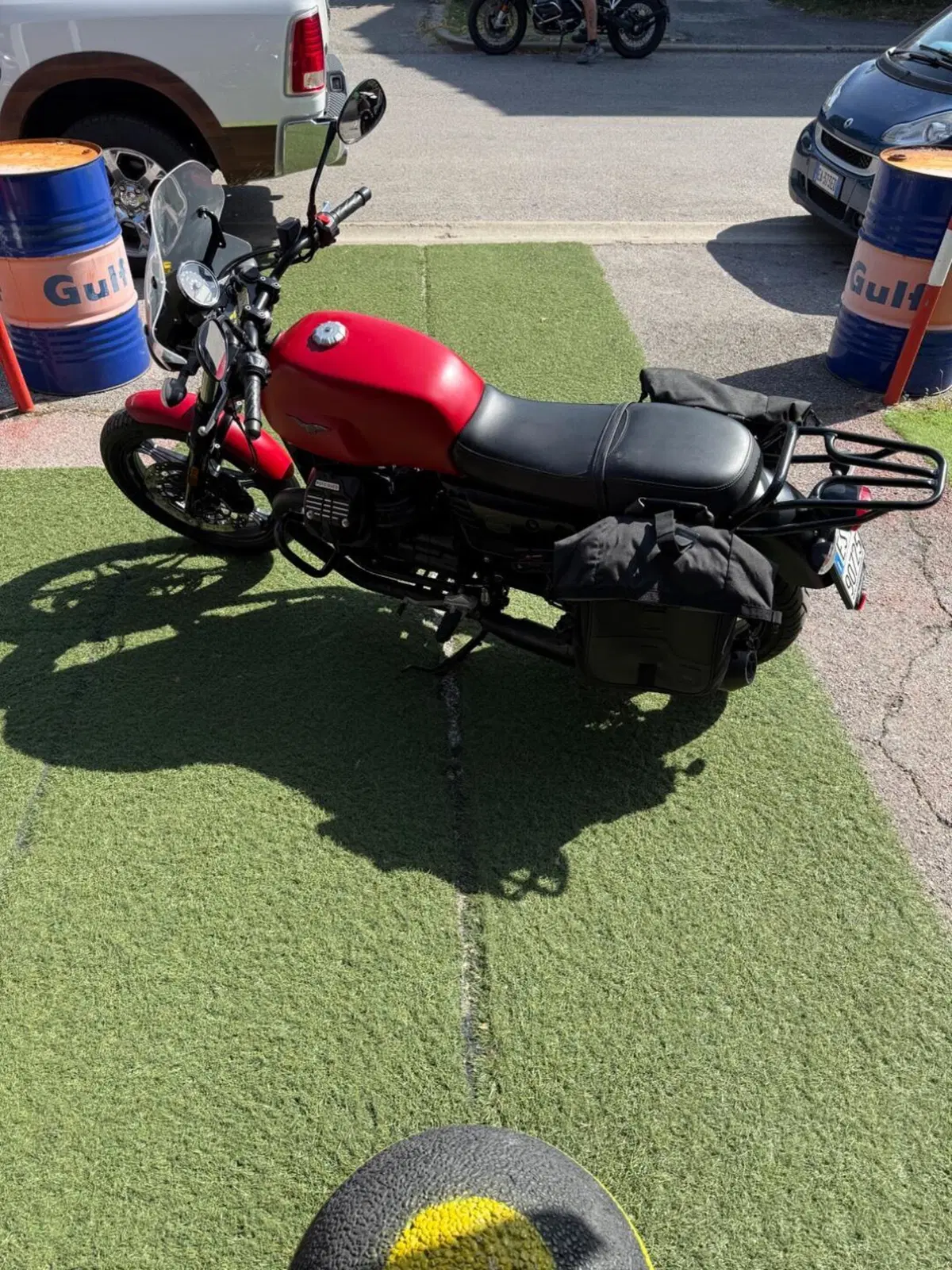 Moto Guzzi V7 III Stone (2017 - 20) (4)