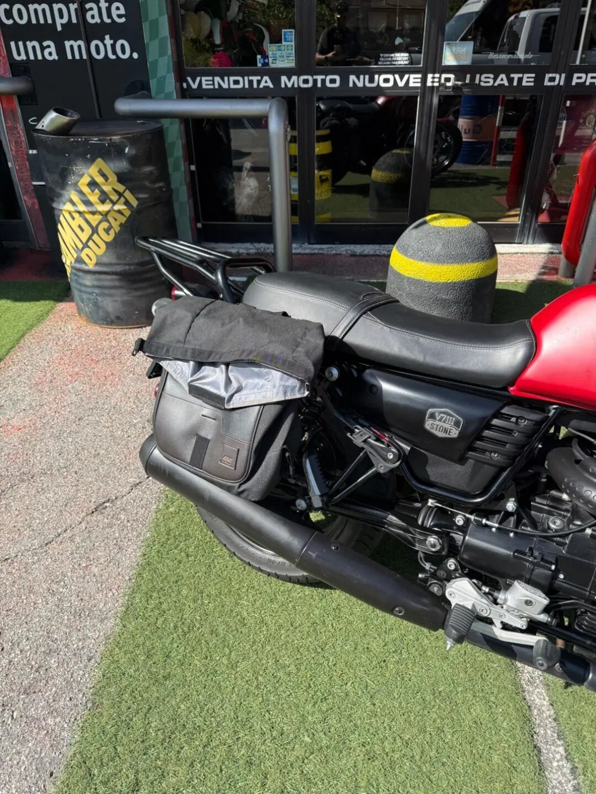 Moto Guzzi V7 III Stone (2017 - 20) (8)
