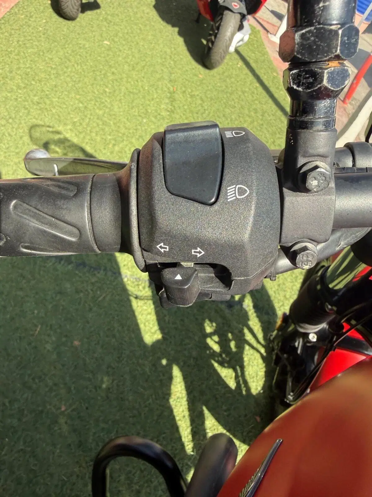 Moto Guzzi V7 III Stone (2017 - 20) (12)