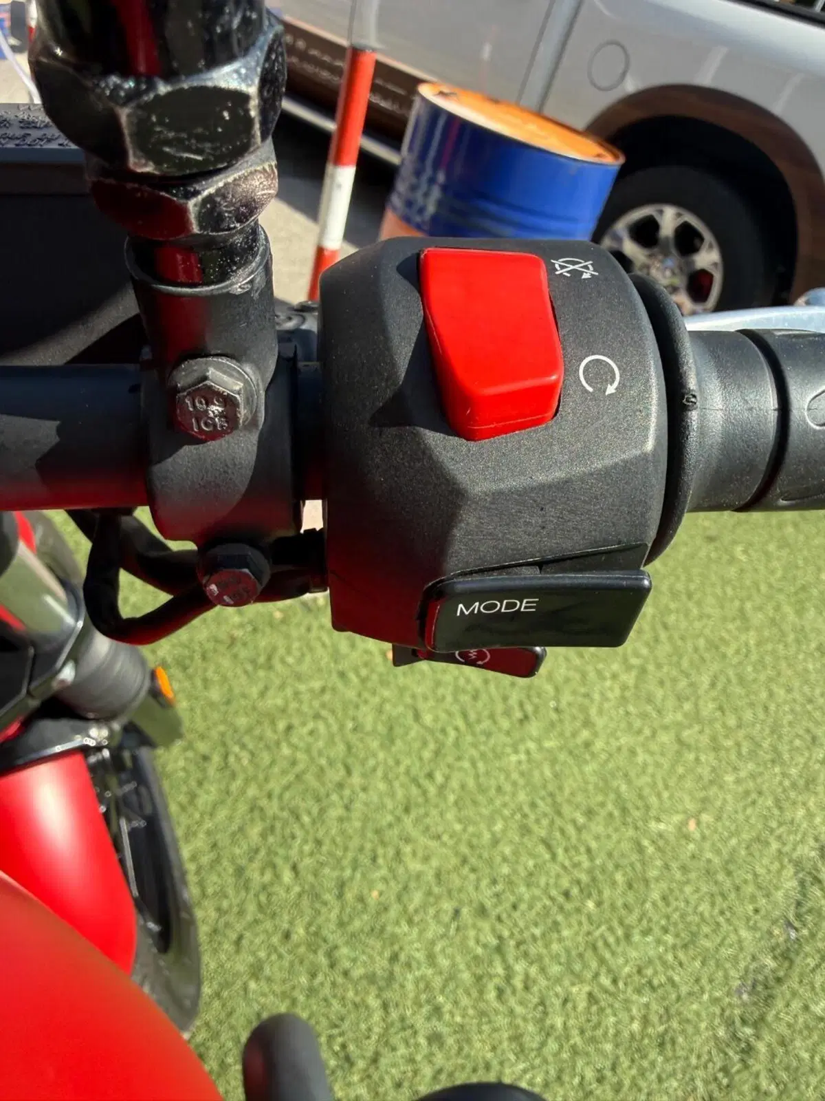 Moto Guzzi V7 III Stone (2017 - 20) (13)