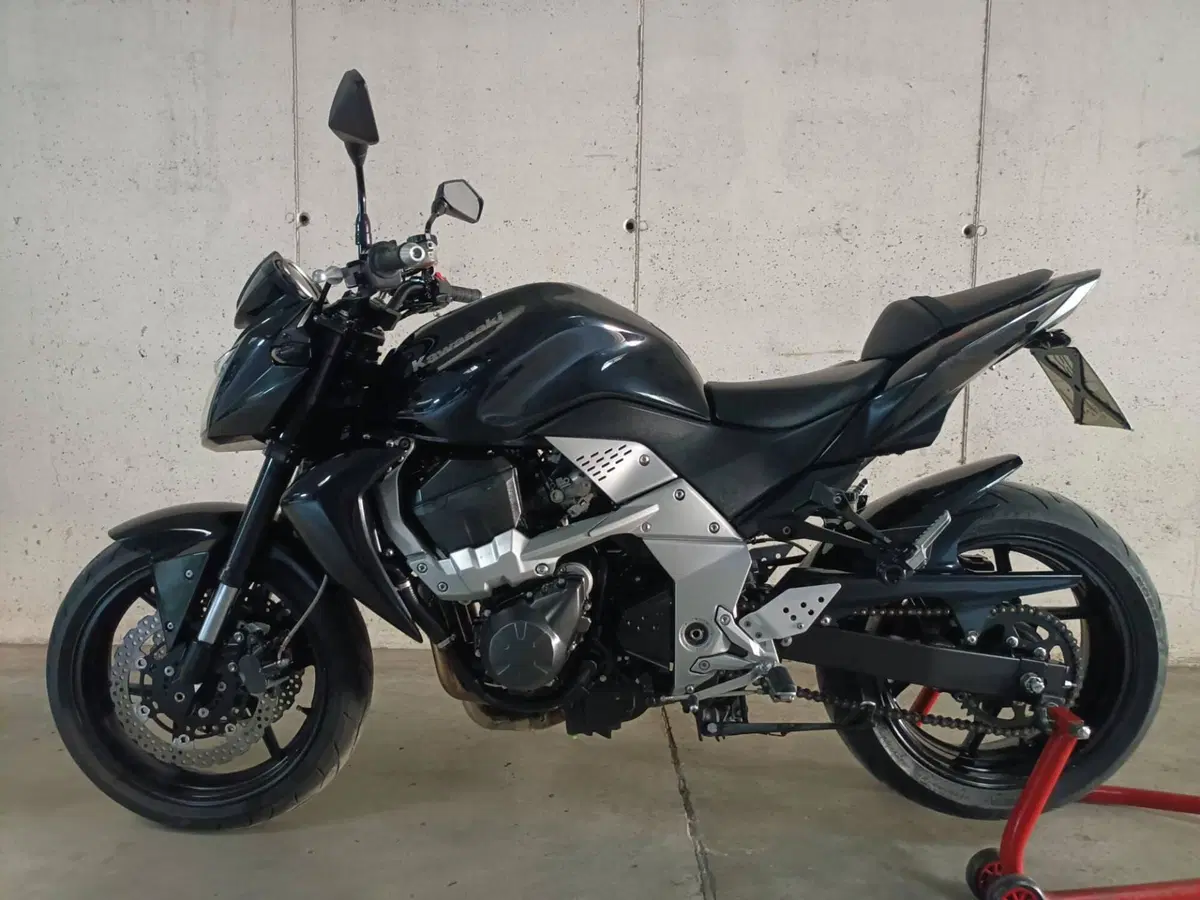 Kawasaki Z 750 (2007 - 14) (9)