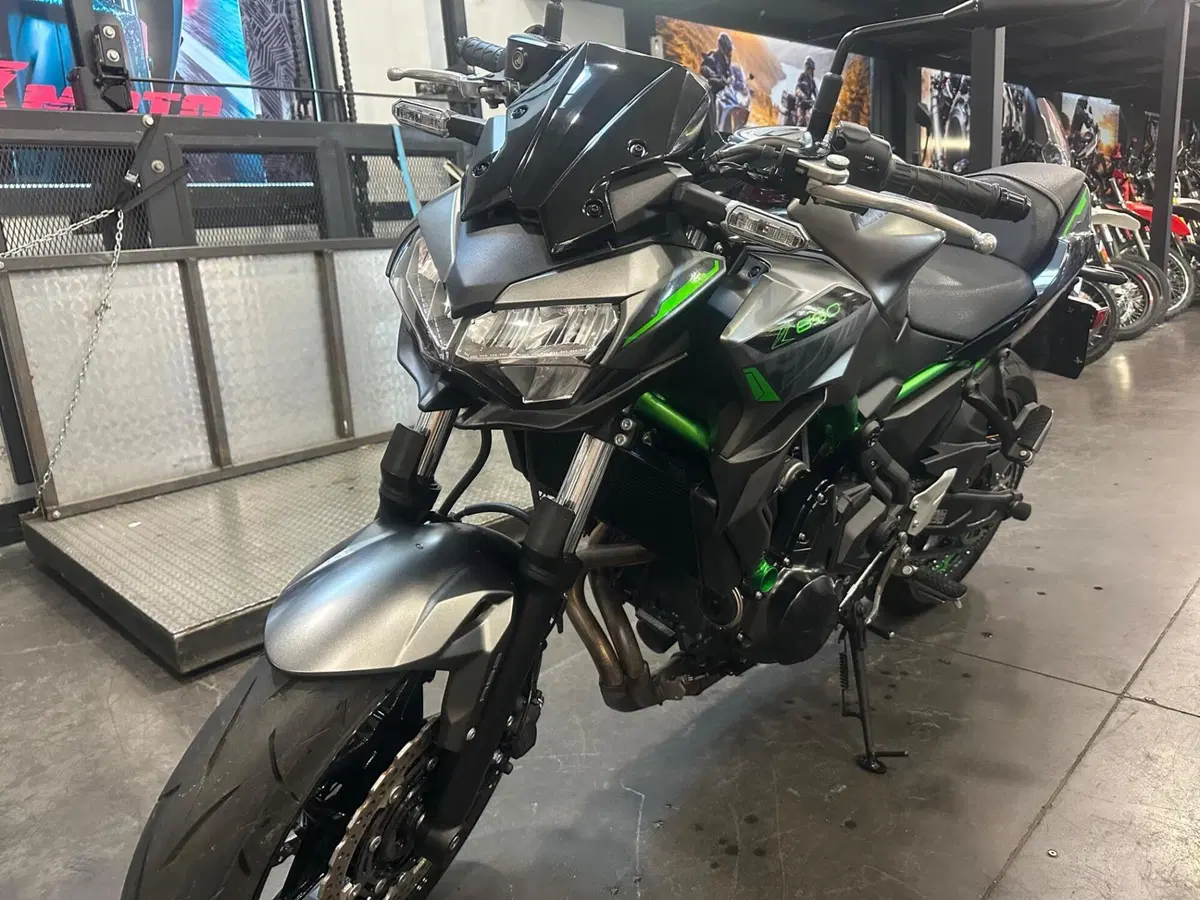 Kawasaki Z 650 (2021 - 24) (2)