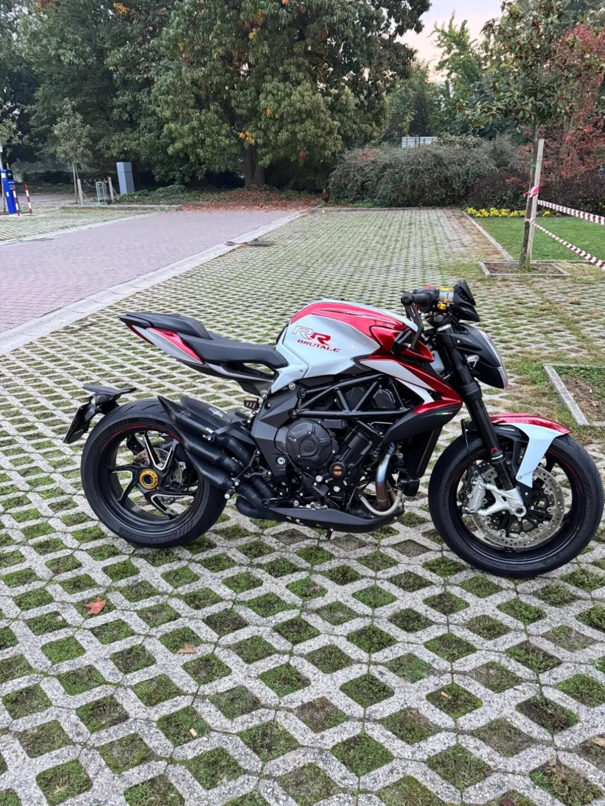 MV Agusta Brutale 800 RR (2021 - 25) (2)