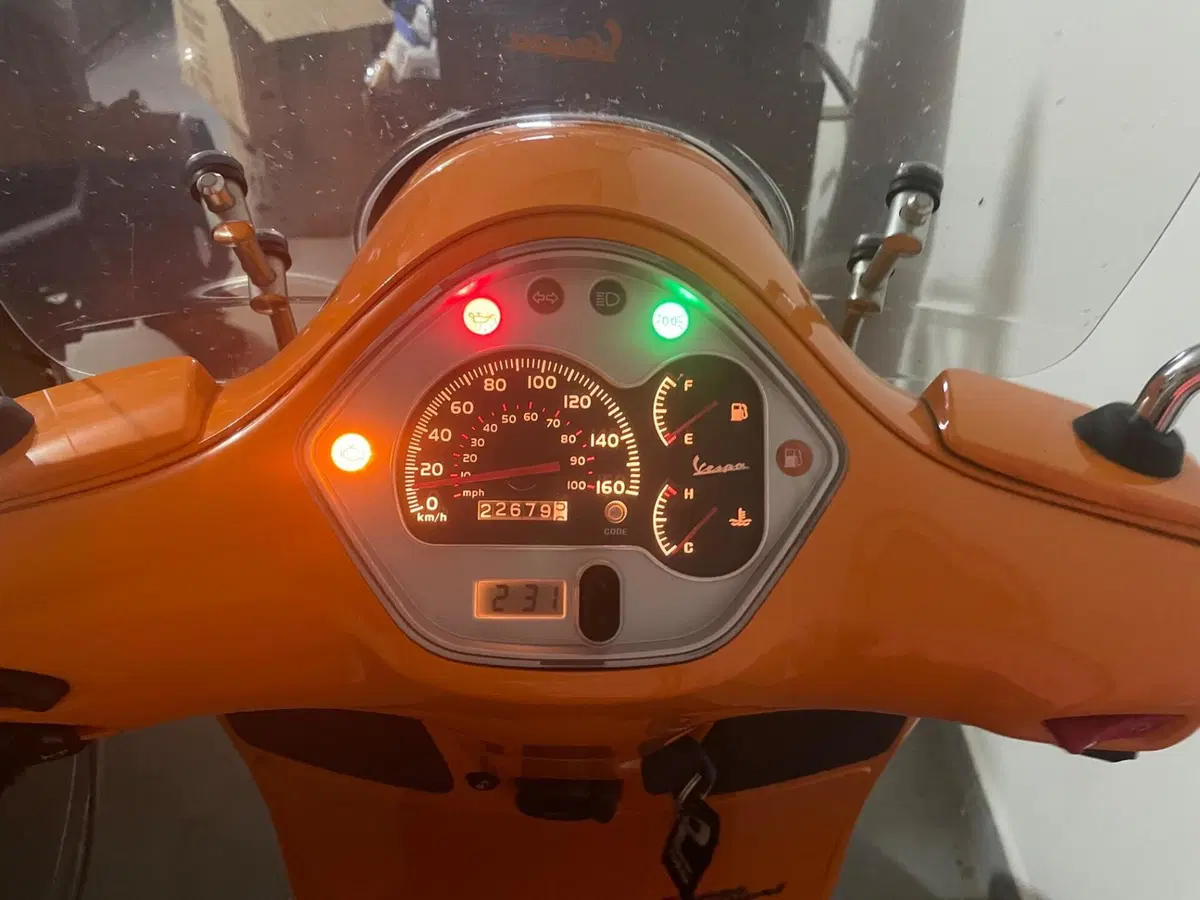 Vespa GTS 300 Super Sport ABS (2010 - 16) (2)