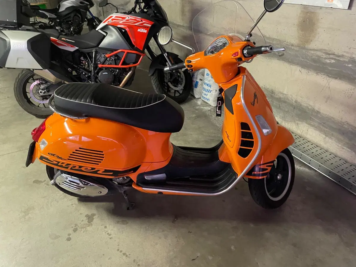 Vespa GTS 300 Super Sport ABS (2010 - 16) (7)
