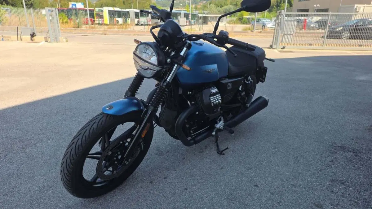 Moto Guzzi V7 Stone (2025 - 26) (5)