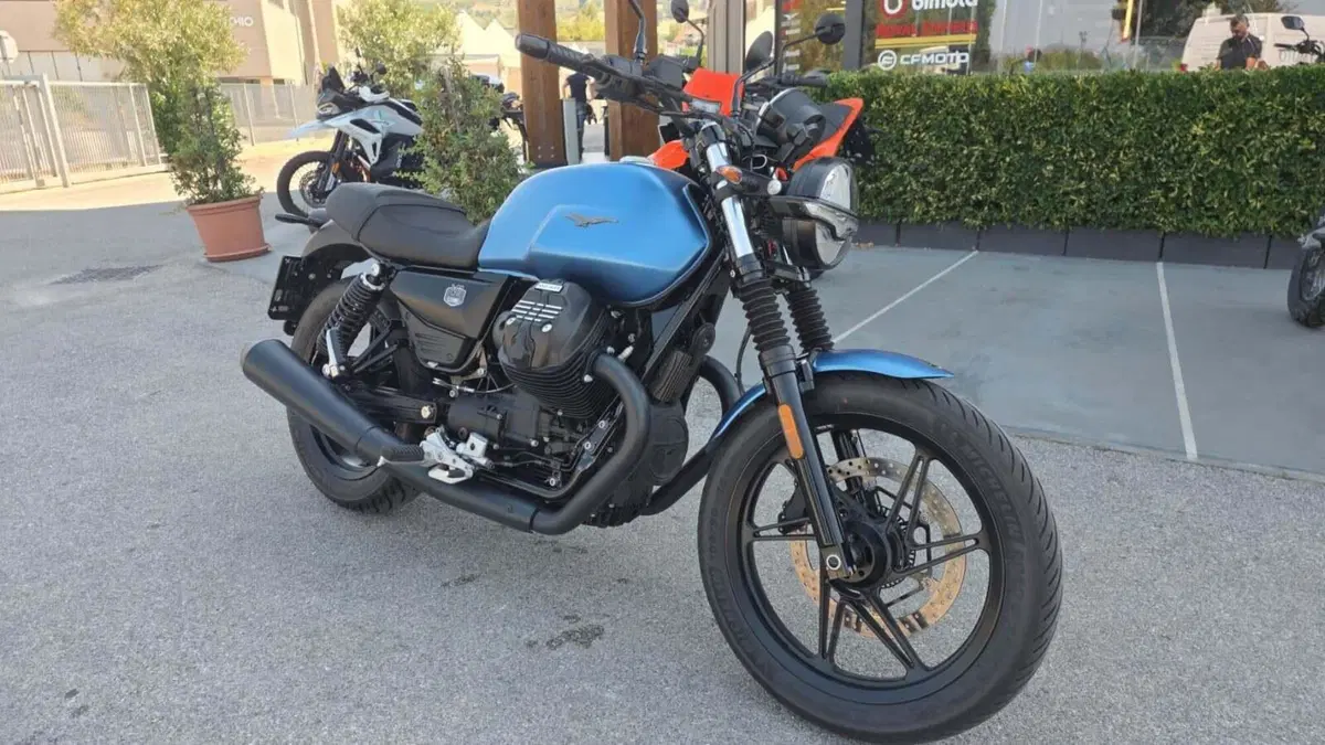 Moto Guzzi V7 Stone (2025 - 26) (6)