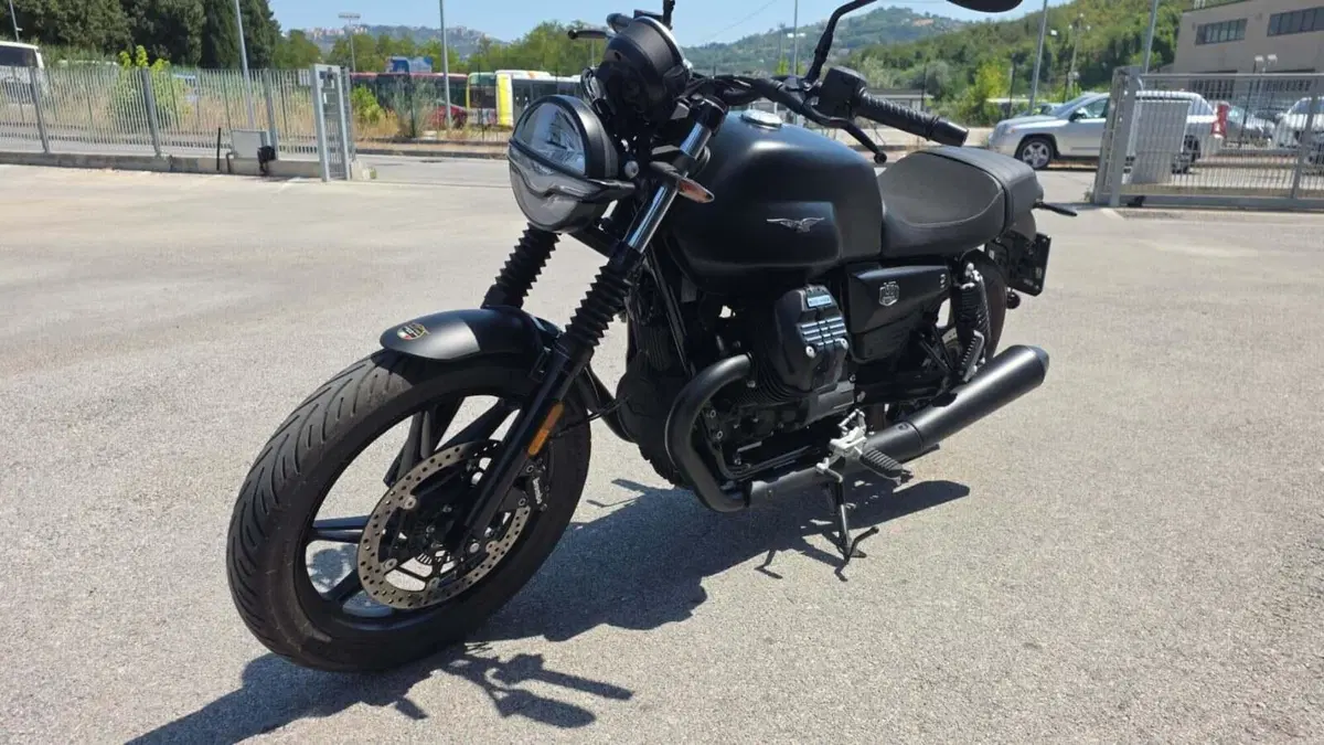 Moto Guzzi V7 Stone (2025 - 26) (5)