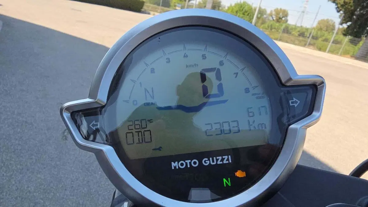 Moto Guzzi V7 Stone (2025 - 26) (6)