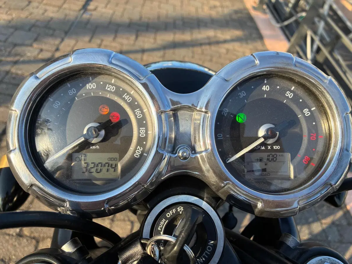 Triumph Bonneville T120 (2016 - 20) (8)
